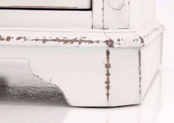 Distressed White Magnolia Manor Chairside End Table Foot Base Detail | Home Furniture Plus Mattress