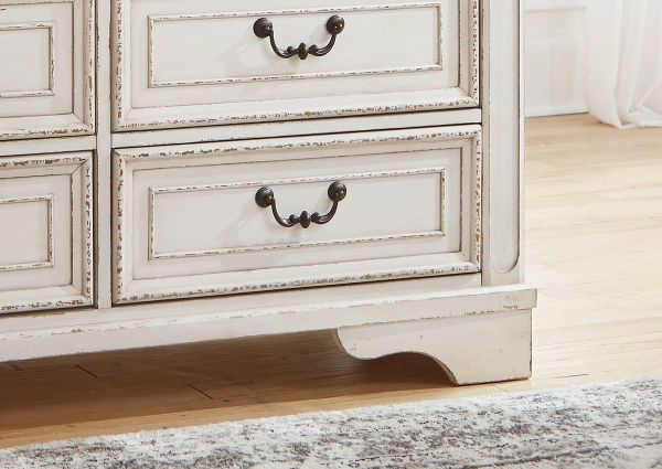 Antique White Realyn Dresser with Mirror by Ashley Furniture Showing the Base Foot Detail | Home Furniture Plus Bedding